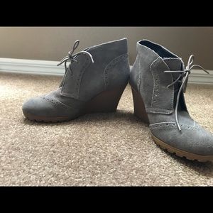 Mia gray wedge boots